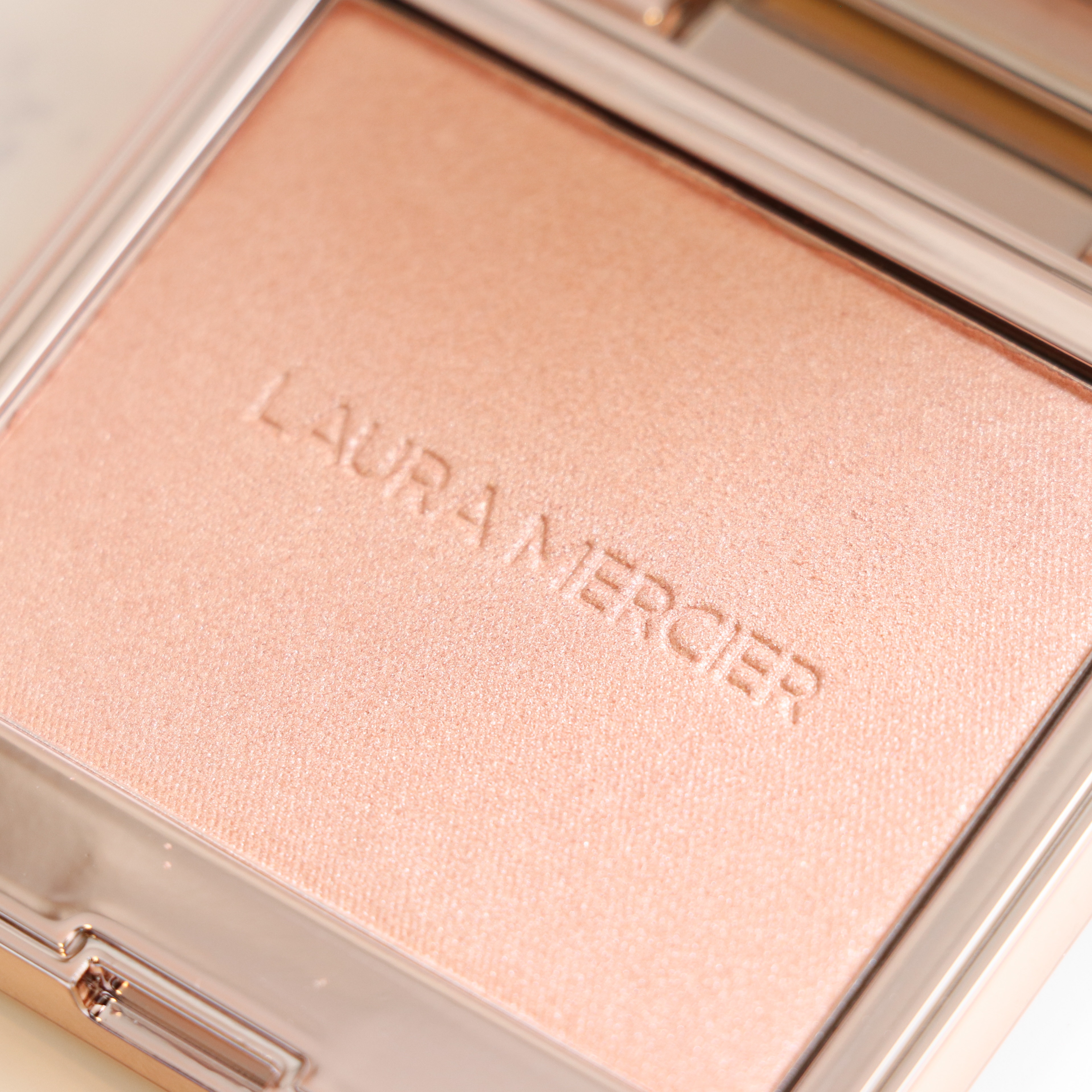 ローズグロウ イルミネーター /ローラ メルシエ/プレストパウダーを使ったクチコミ（1枚目）