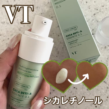 少し前にバズった💚 VT シカレチA エッセンス0.1

買って満足する性格やめたい😒購入してから結構経って、、、やっと開封しました！！

キーワード🔑【毛穴ケア】【整肌】【弾力】
純レチノール99%も配合なのに、反応が少ないと話題！

☑︎乳液のようなテクスチャー
☑︎肌馴染みが良い！
☑︎使用後すぐなめらかな肌になる
☑︎ポンプ式で使いやすい！

レチノールを使うのが初めての方は夜のスキンケア時に少量から使用するのがオススメ🌛
私は特に反応も出なかったので、早い段階で通常の量で使い始めました！
うるおい不足による毛穴目立ちへの効果は、使い続けてみないとわからなそうなので、使い切りレビューもしたいと思います！
使い切っても気に入っていたらリピ✨リフィルが売っているのも嬉しいですね😽

参考になれば幸いです✨

#VT #シカレチAエッセンス0.1の画像 その0