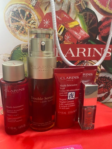 ついつい買っちゃいました(>_<)

CLARINSダブル セーラム EXのホリデーコレクション


【使った商品】CLARINSダブル セーラム EX
【商品の特徴】エイジングケア出来る美容液
【肌質