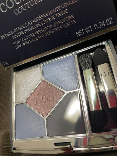 
Dior サンク クルール クチュール
189 ブルー ベルベット

が届いたよぉおおぉおおおぉおお！！！



先行発売前から
1番欲しかったブルーベルベット…

唯一発売延期になって
ずっと公式オ