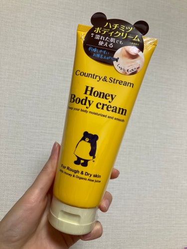 🍯🐻


ハチミツ配合で

ハチミツの香りがするボディクリーム！



カントリー&ストリーム

ボディクリーム HM



リップスショッピングで

ボディクリームを探していて発見！


たしか800円くらいと安いし

大容量そうだし、

ハチミツの香りが気になって購入！



パケのクマさんがかわいい💛🐻


テクスチャーはかため！


香りはまさにハチミツ！！w



かためとはいえ

伸びがわるいわけではないです！


私はスネが乾燥しやすいのでスネにw



ハチミツの香り好きな方は

おすすめです！


の画像 その1