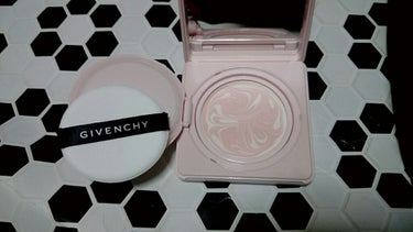 ランタンポレル ブロッサム クリーム コンパクト/GIVENCHY/化粧下地を使ったクチコミ（2枚目）