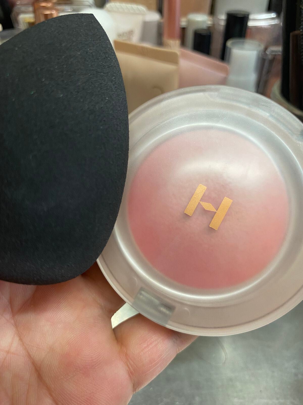 リサ・ラーソン♡クッションファンデマニア on LIPS 「#メイク崩れ対策の話夏はどしても時間とともに、、、メイク崩れて..」(2枚目)