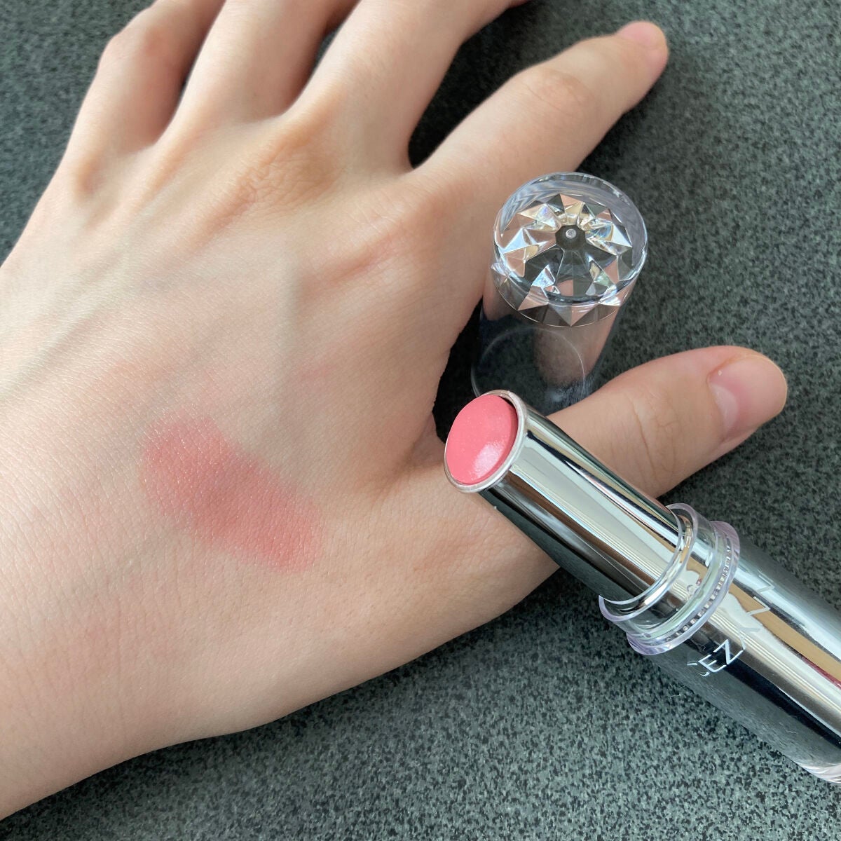 ラスティンググロスリップ/CEZANNE/口紅を使ったクチコミ(2枚目)