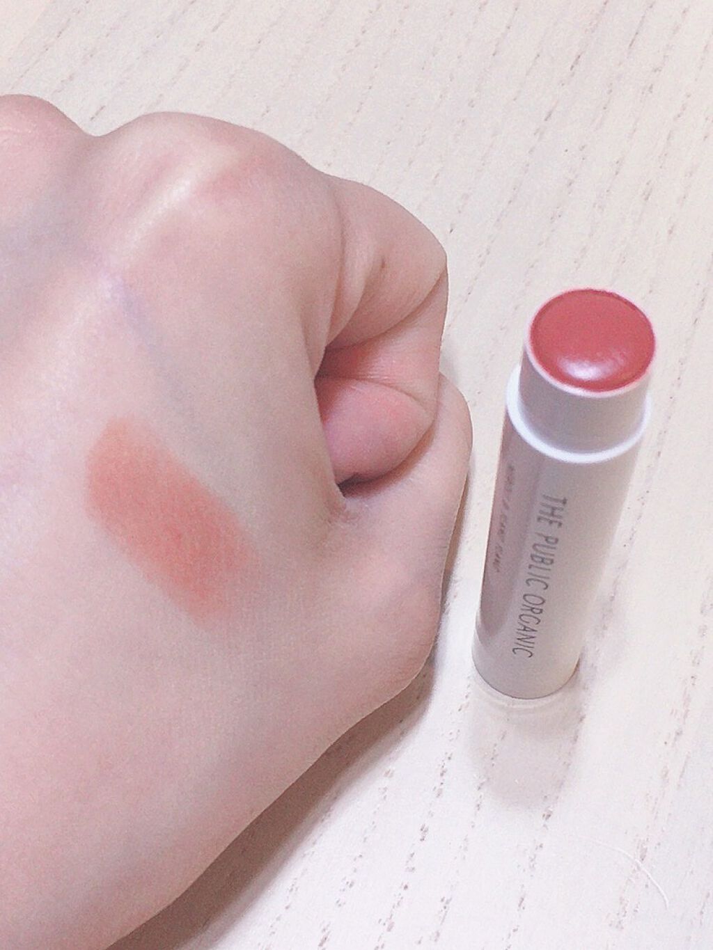 オーガニック認証 精油リップスティック スーパーポジティブ ライズ/THE PUBLIC ORGANIC/リップクリームを使ったクチコミ(2枚目)