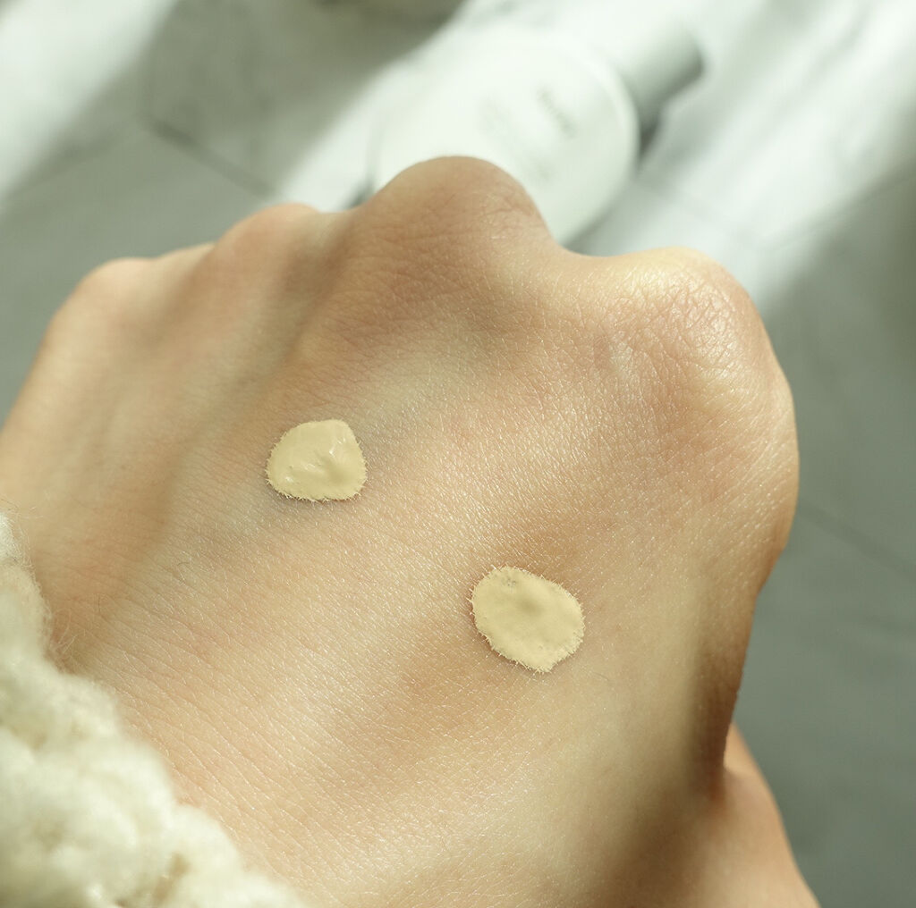 モイストファンデーション ; オウンアティテュード/Huxley/リキッドファンデーションを使ったクチコミ（3枚目）