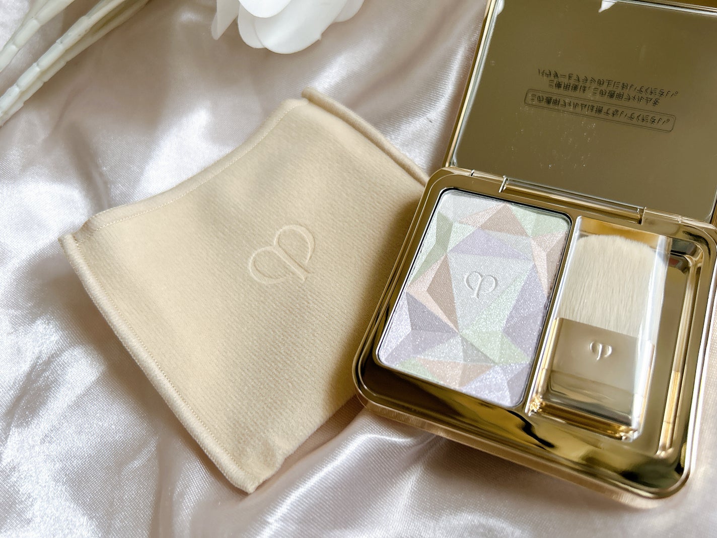 ル・レオスールデクラ /クレ・ド・ポー ボーテ/パウダーハイライトを使ったクチコミ(6枚目)