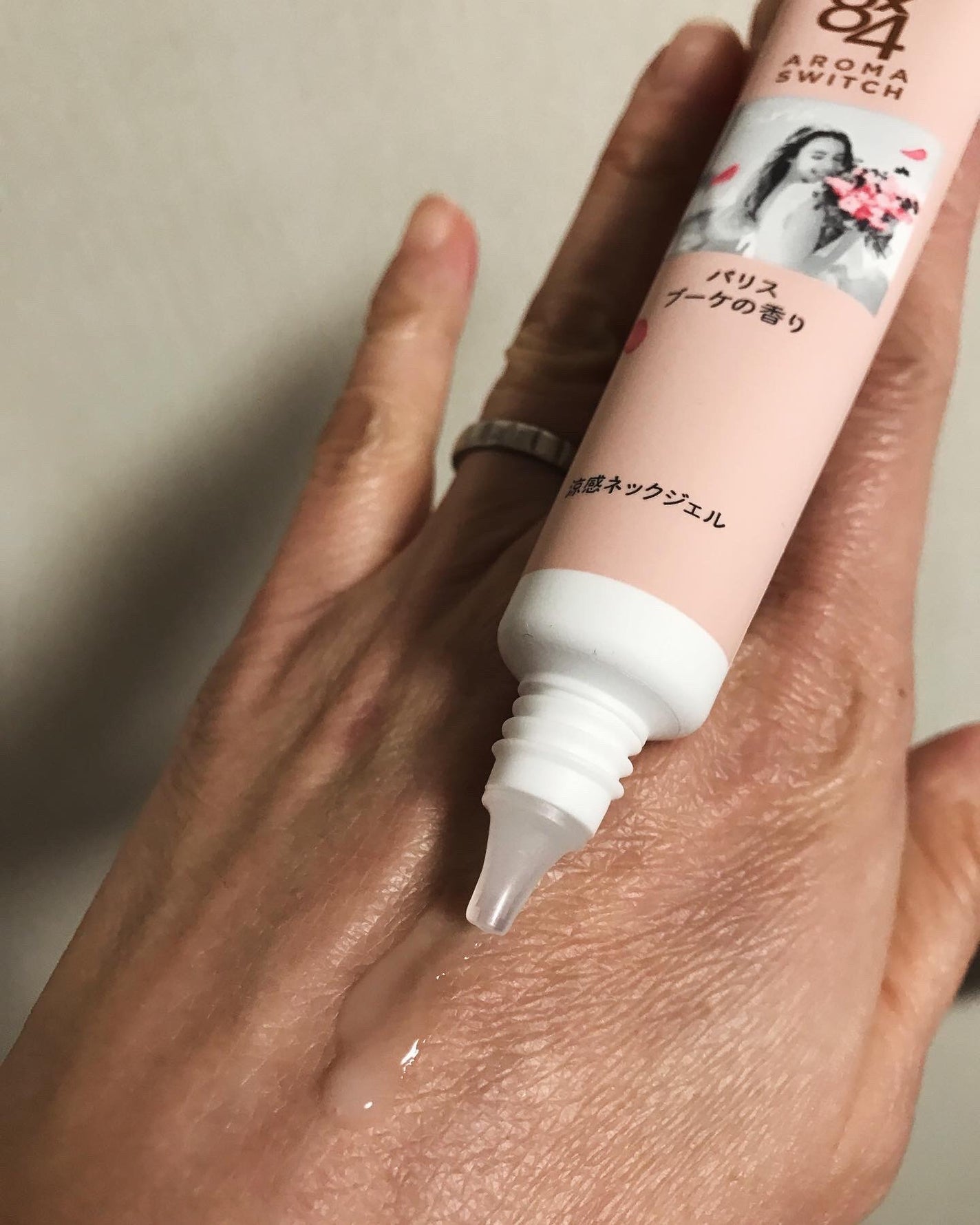 8x4 アロマスイッチ 涼感ネックジェル パリスブーケの香り/8x4/デオドラント・制汗剤を使ったクチコミ(5枚目)
