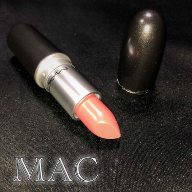 THEナチュラル赤リップ💋

MAC

この色とっても有名ですよね。私はあまりMACのカウンターに自分から足を運ばないのですが、友達がMAC大好きで一緒にコスメ散策してたところこのリップめっちゃオススメ