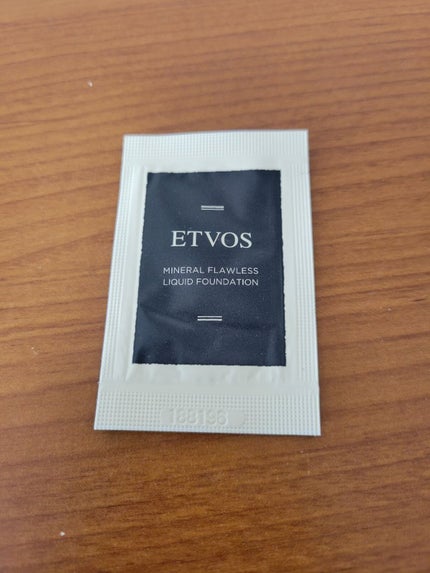 ミネラルフローレスリキッドファンデーション ナチュラルベージュ/エトヴォス/リキッドファンデーションを使ったクチコミ(1枚目)