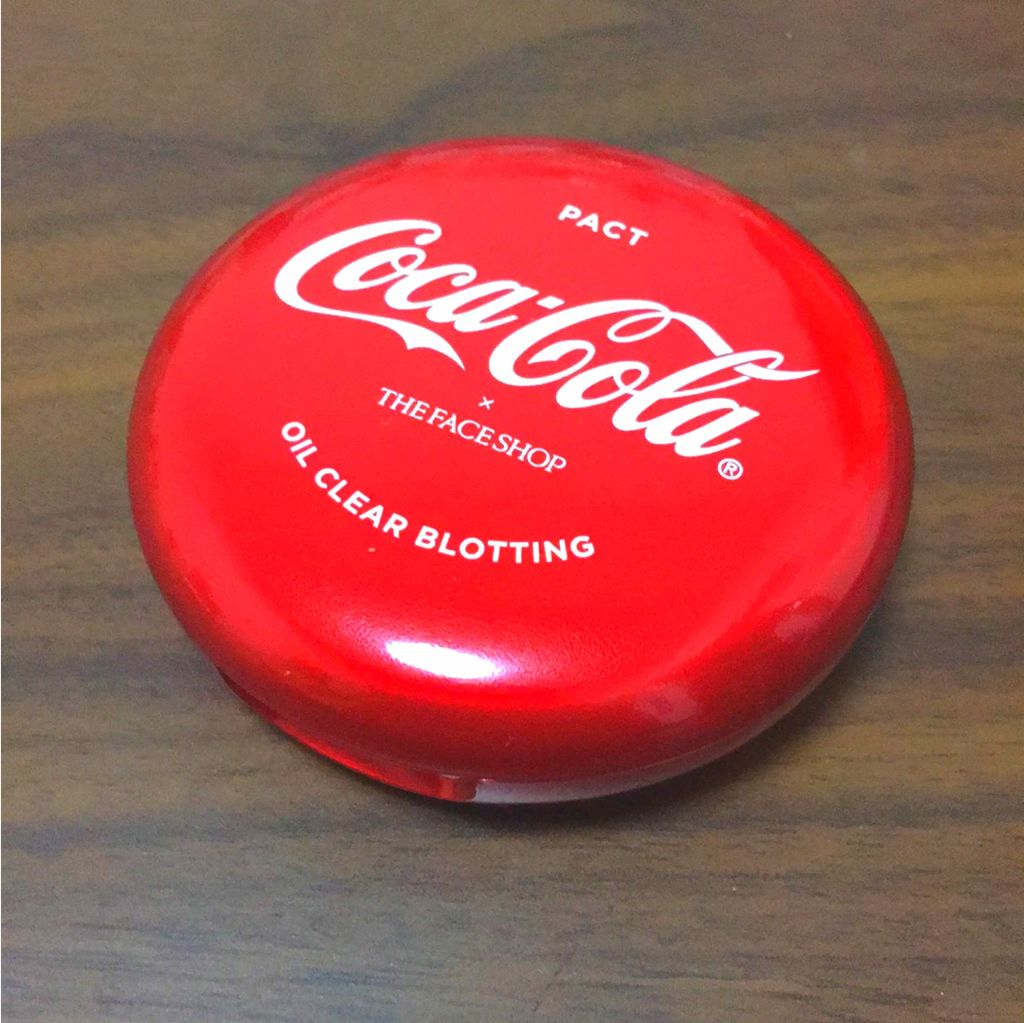 オイルクリアファクト 〈コカコーラ エディション〉/THE FACE SHOP/プレストパウダーを使ったクチコミ(1枚目)