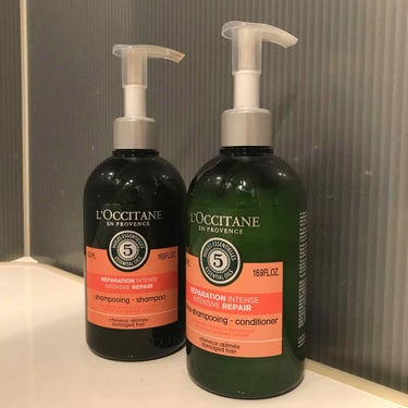 自分的評価･･･☺️
💇‍♀️[L'OCCITANE] ファイブハーブス リペアリングシャンプー

今年は一段とブリーチ＆アホカラーしまくったせいか
その度カラシャンでしのいでたせいか

切れる
切れる