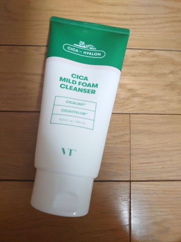 VT Cosmetics CICA MILD FOAM CLEANSER

VTシリーズの顔パックとシカクリームは以前から使っていたので、洗顔も合わせて買ってみました。
使い始めたきっかけは、夏頃に姉が