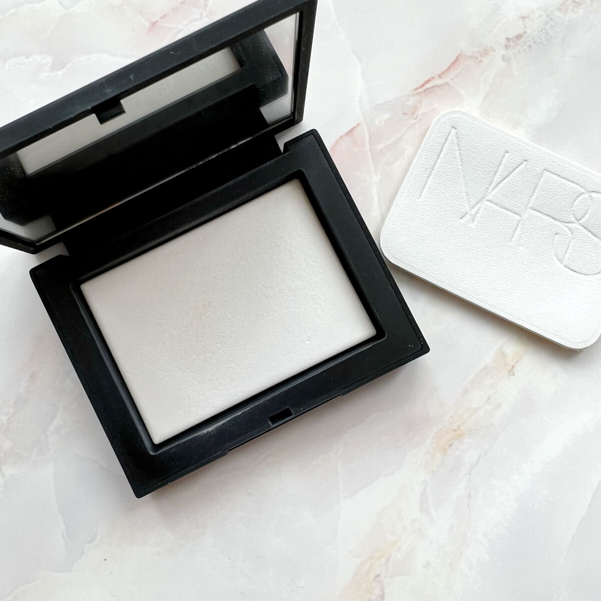 ライトリフレクティングセッティングパウダー　プレスト　N/NARS/プレストパウダーを使ったクチコミ（2枚目）