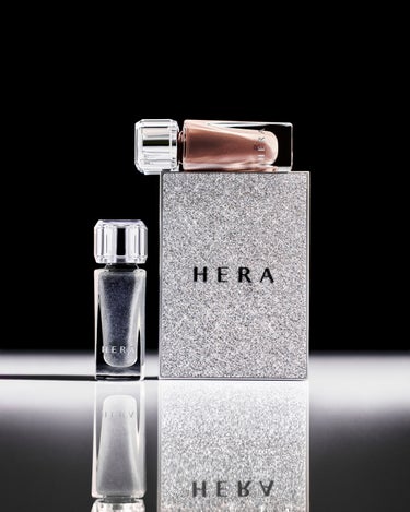 【ホリデーコレクション AFTER HOURS】

HERA 2023ホリデーコレクション
AFTER HOURS

アフターパーティーのように煌びやかな世界の中
リラックスしたムードで瞬間を楽しむ
モ