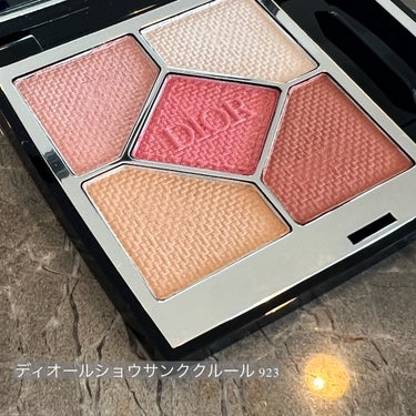 R Dresser on LIPS 「イエベ春、ブルベ夏アイシャドウDiorの限定色ディオールショウ..」（2枚目）