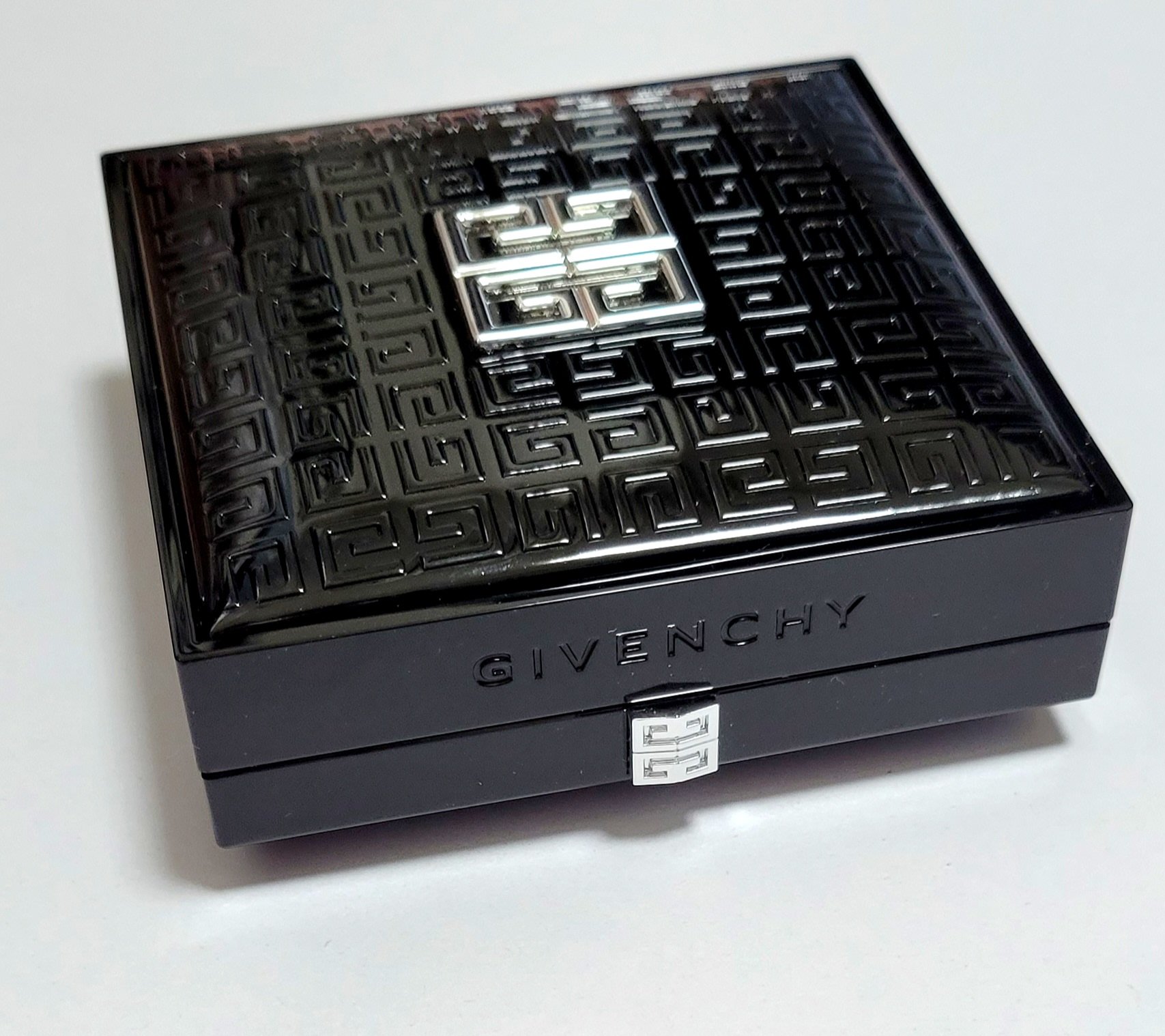 プリズム・リーブル・スキンケアリング・グロウ・クッション/GIVENCHY/クッションファンデーションを使ったクチコミ（1枚目）