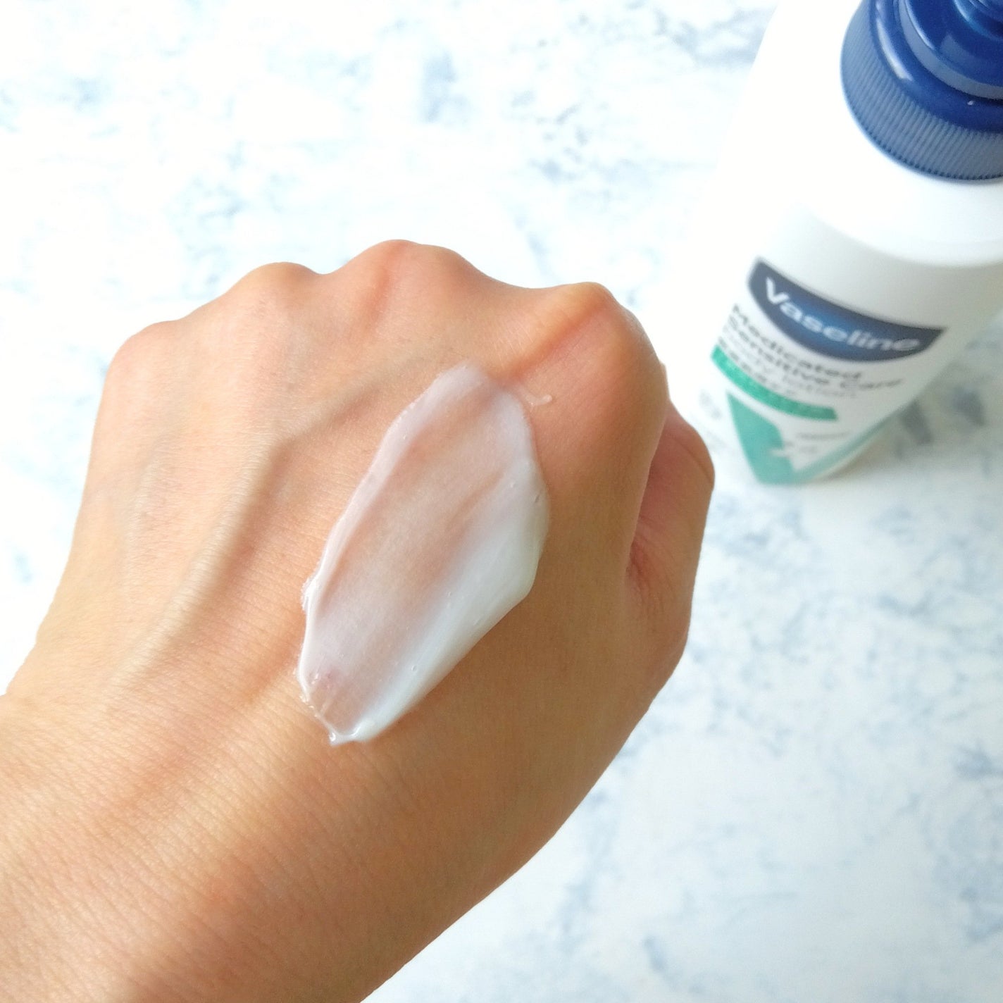 メディケイティッド センシティブケア ボディローション うるおいケア <医薬部外品>/ヴァセリン/ボディローションを使ったクチコミ(5枚目)