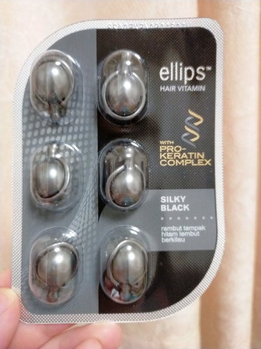 ellips プロケラチン シルキーブラックのクチコミ「ellipspro keratin SILKY BLACK

プロブラック編~~~~~輝く艶と.....」（1枚目）