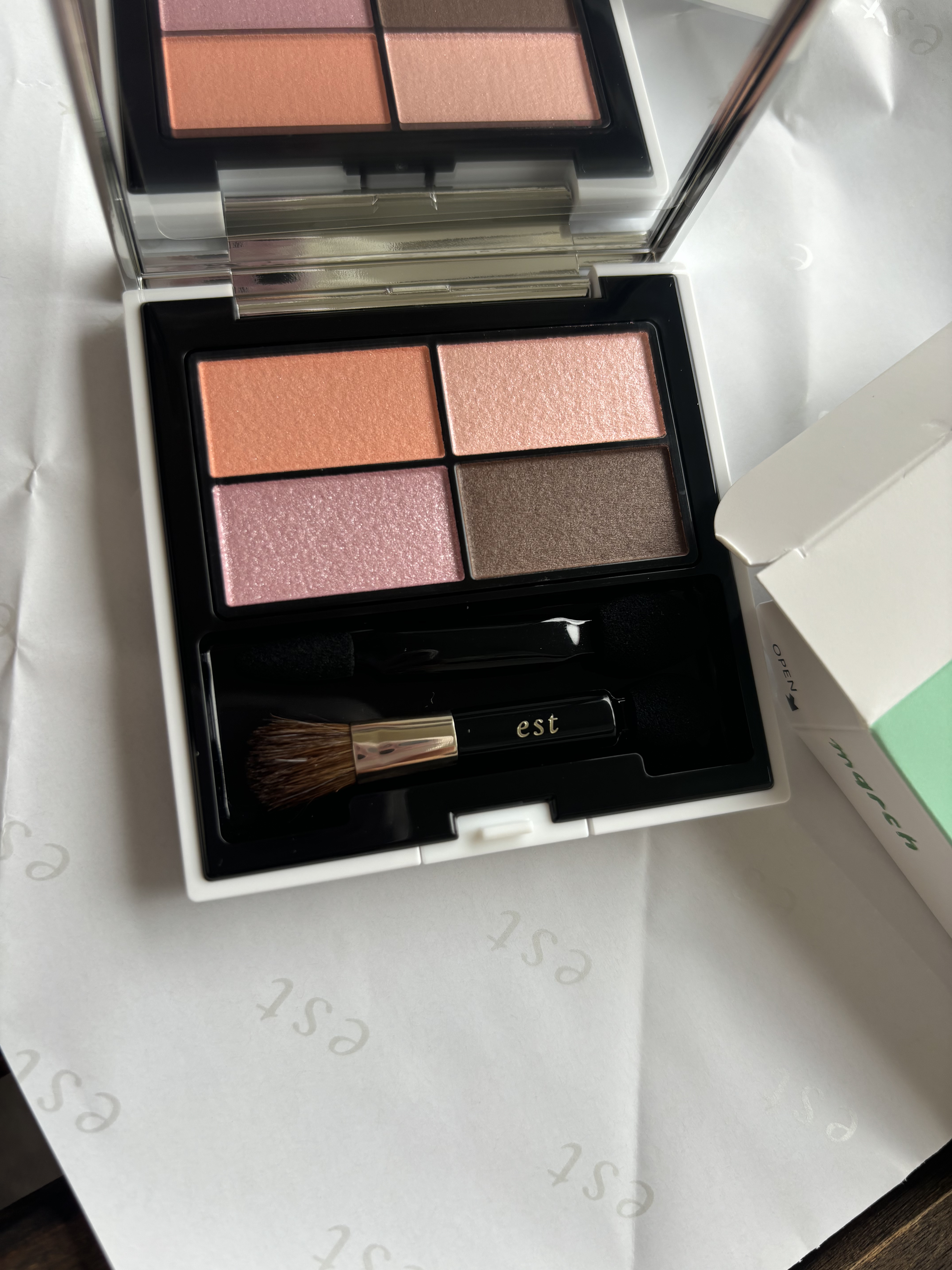 エスト ノーブル ブライト アイシャドウ/est/パウダーアイシャドウを使ったクチコミ（2枚目）