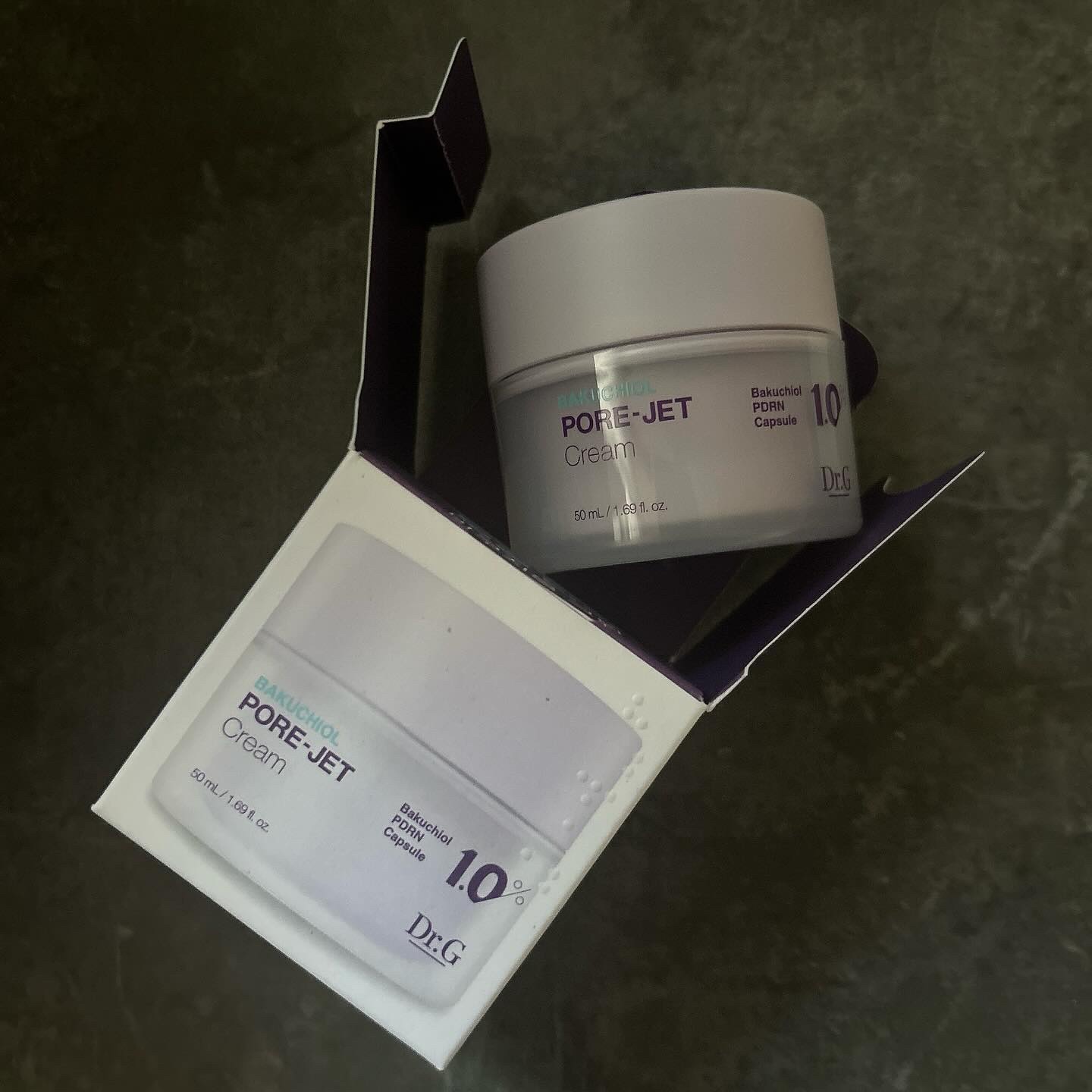 .
dr.g
レッドブレミッシュバクチオールポアジェットクリーム

＼韓国の超有名インフルエンサーである、Leo」（レオジェイ）との共同開発／
✅オリヤンで1位を受賞したレッドブレミッシュスージングクリームのレッドブレミッシュラインから新し