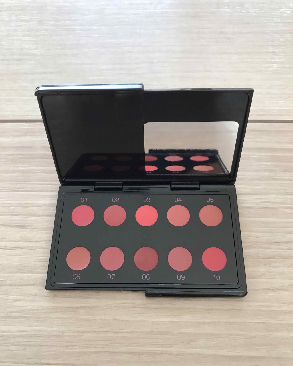 アテニア カードルージュのクチコミ「アテニア カードルージュ

アテニアから発売されている口紅全10色をお試しできるカードルージュ.....」（1枚目）