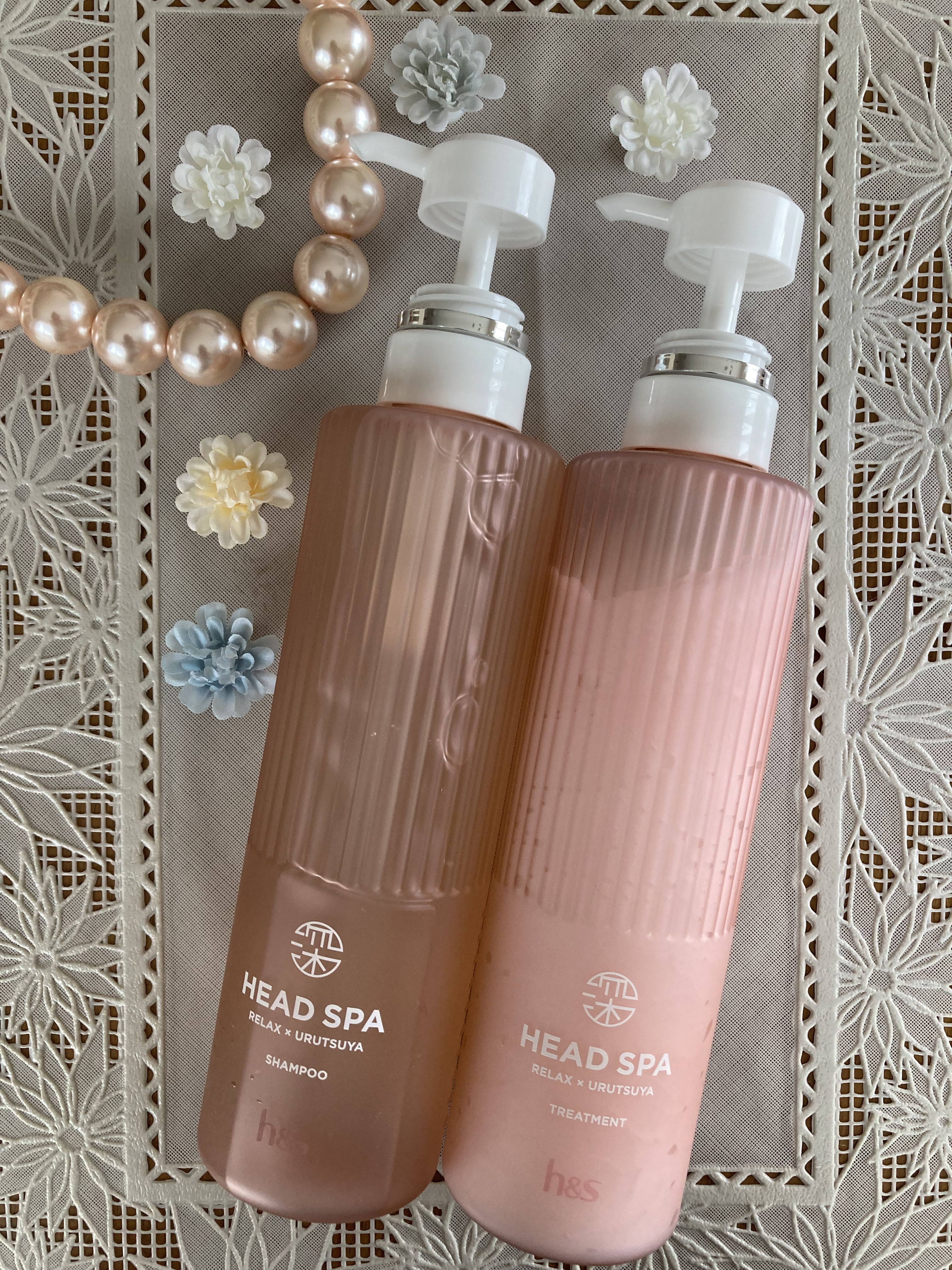 リラックスうるつやシャンプーとトリートメント💓

可愛いピンクのボトルです🥰

毛穴の汚れを吸着し、やさしく洗い流してくれるシャンプーとトリートメントです🙆‍♀️

シャンプーは、ぷるんとしたテクスチャで、泡だちが良いです😘
地肌を