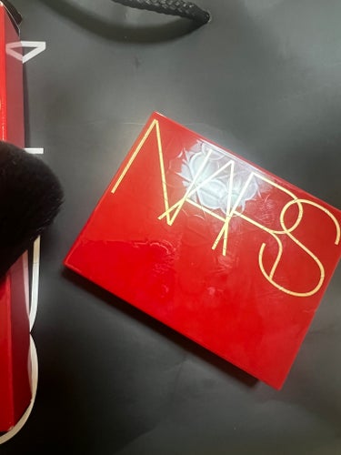 ライトリフレクティングセッティングパウダー　プレスト　N 00359(限定パッケージ)/NARS/プレストパウダーを使ったクチコミ（2枚目）