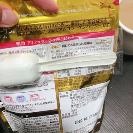 アミノコラーゲン アミノコラーゲンプレミアムのクチコミ「セラミド、ヒアルロン酸
コエンザイム、カルシウムなど
顔の骨量は年齢と共に減るので
張りのある.....」(2枚目)