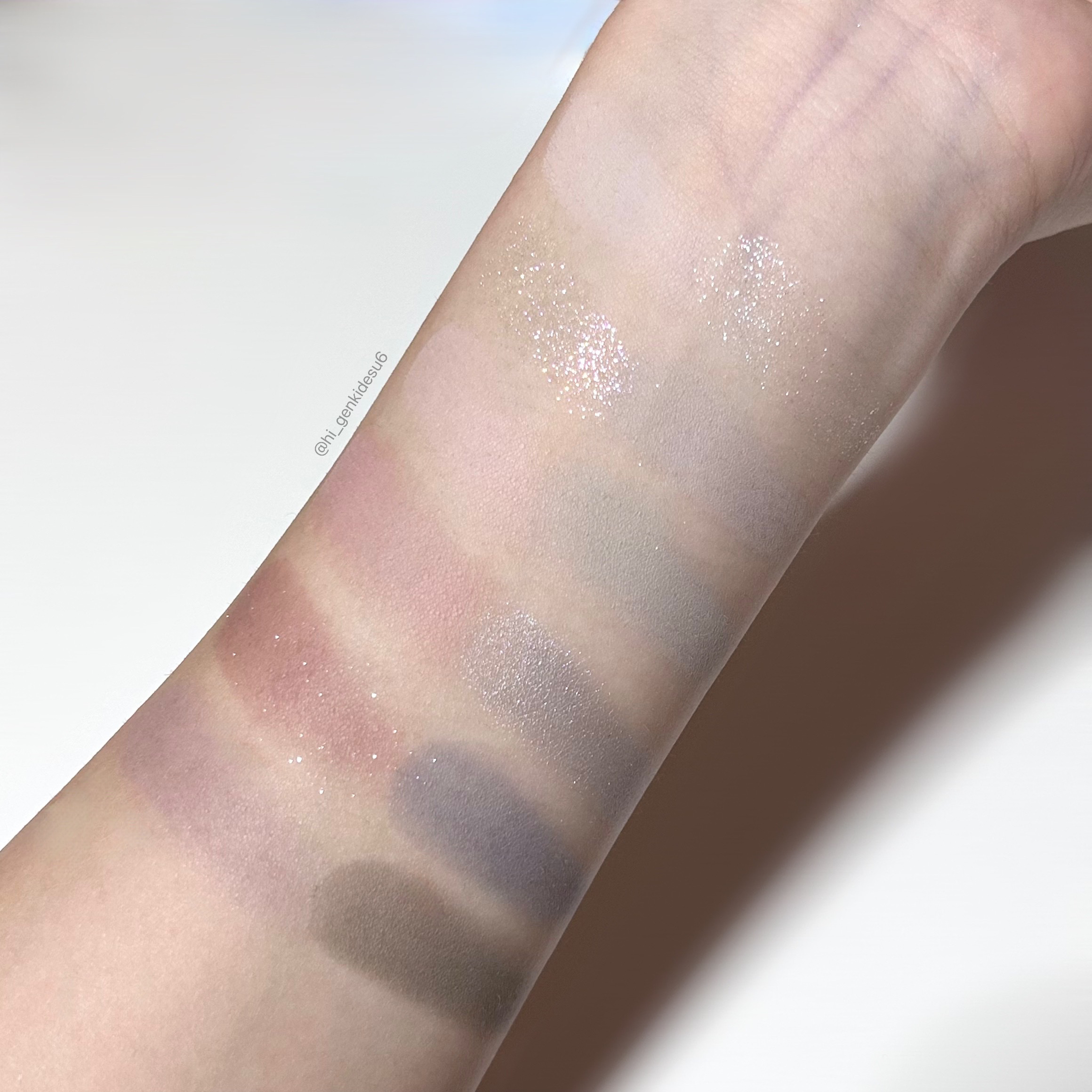 MUZIGAE MANSION モアレパレットのクチコミ「感性コスメ🌃🎨配色が美しすぎるアイシャドウ。

𝐌𝐔𝐙𝐈𝐆𝐀𝐄 𝐌𝐀𝐍𝐒𝐈𝐎𝐍 / ムジゲマン.....」（2枚目）