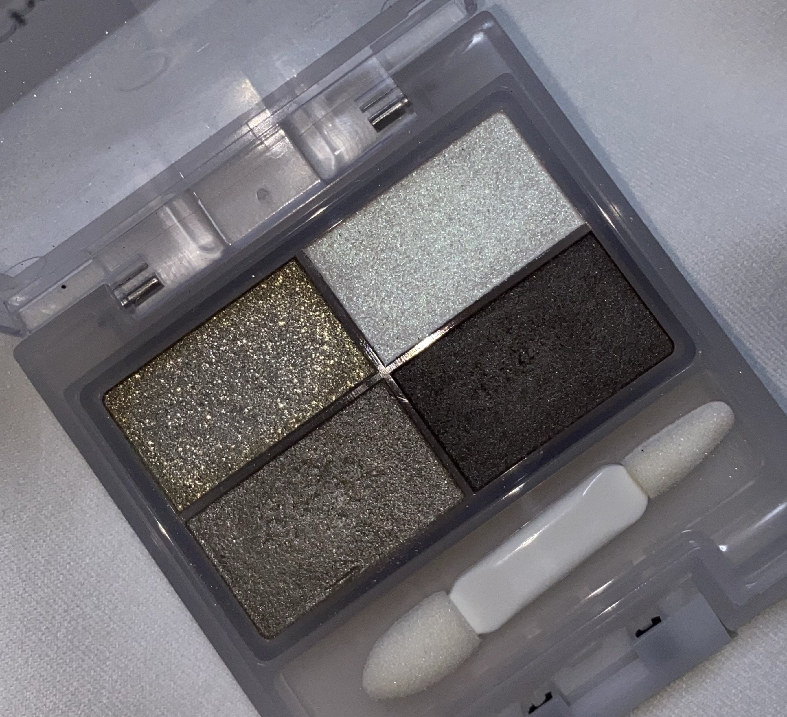 フェイスカラーパレット 510 モノクロームグレイ/チャコット・コスメティクス/アイシャドウパレットを使ったクチコミ（1枚目）