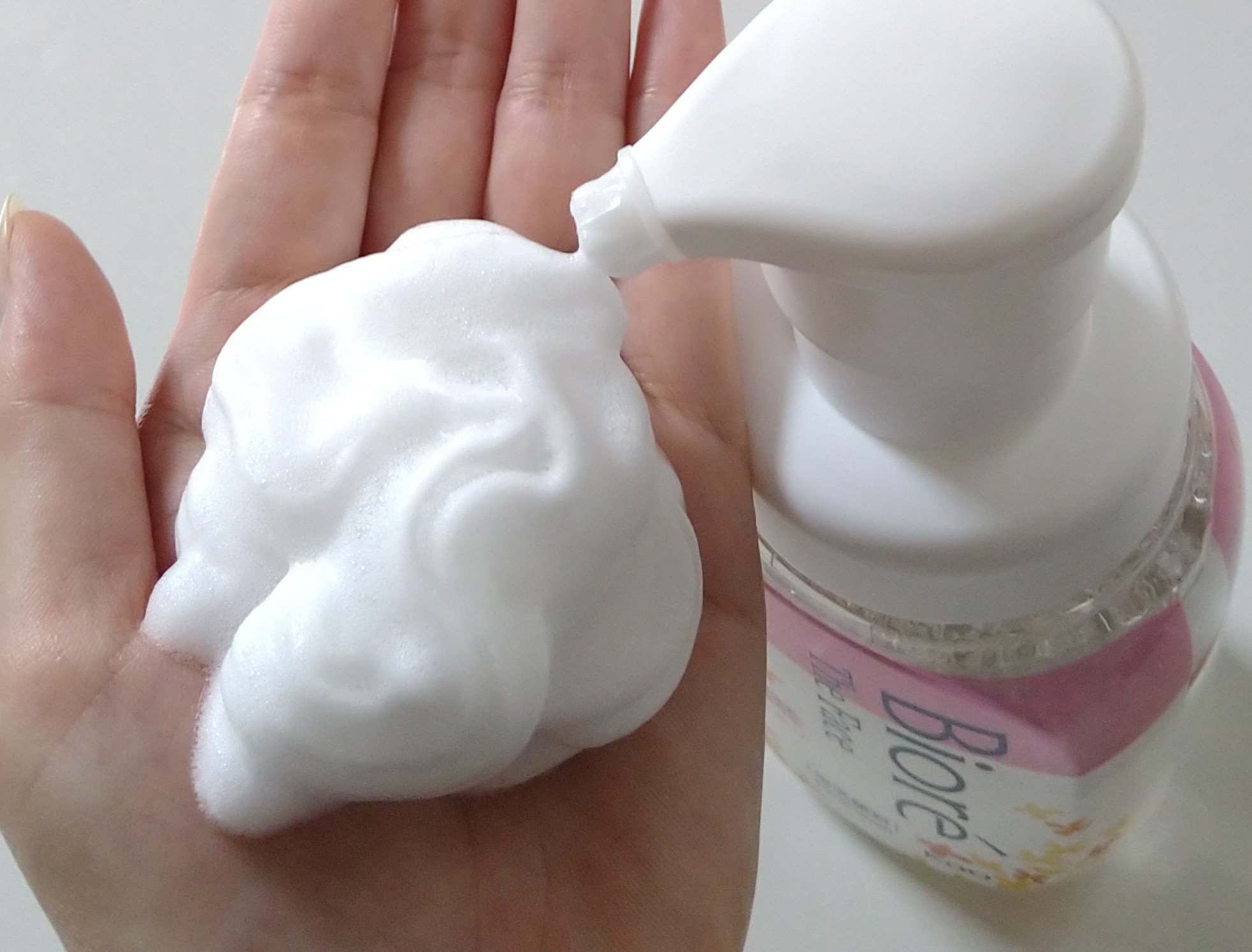 ビオレ ザフェイス 泡洗顔料 ディープモイスト 金木犀の香り/ビオレ/泡洗顔を使ったクチコミ（3枚目）