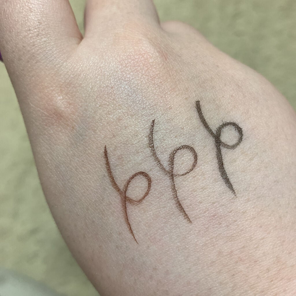 「密着アイライナー」ショート筆リキッド/デジャヴュ/リキッドアイライナーを使ったクチコミ(4枚目)