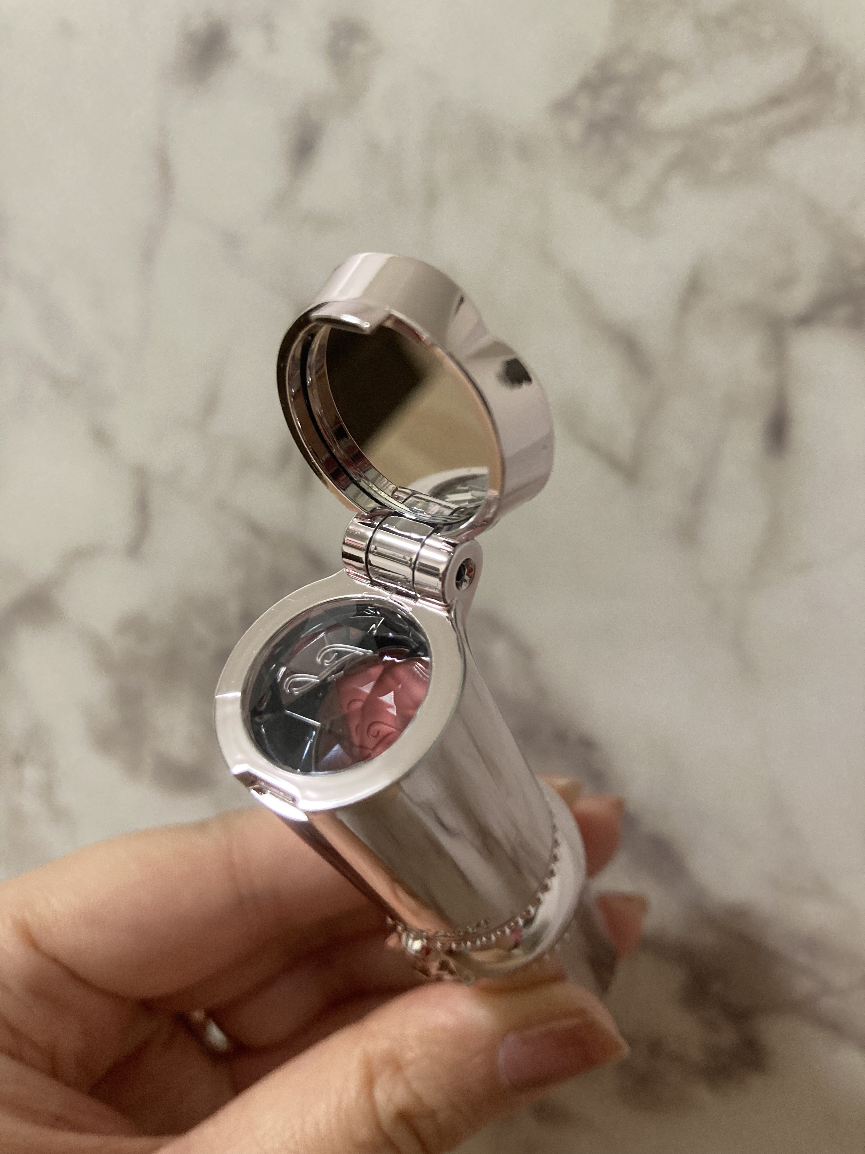 ジルスチュアート リップグロウ セラムバーム 06 rose voyage/JILL STUART/リップバームを使ったクチコミ（3枚目）