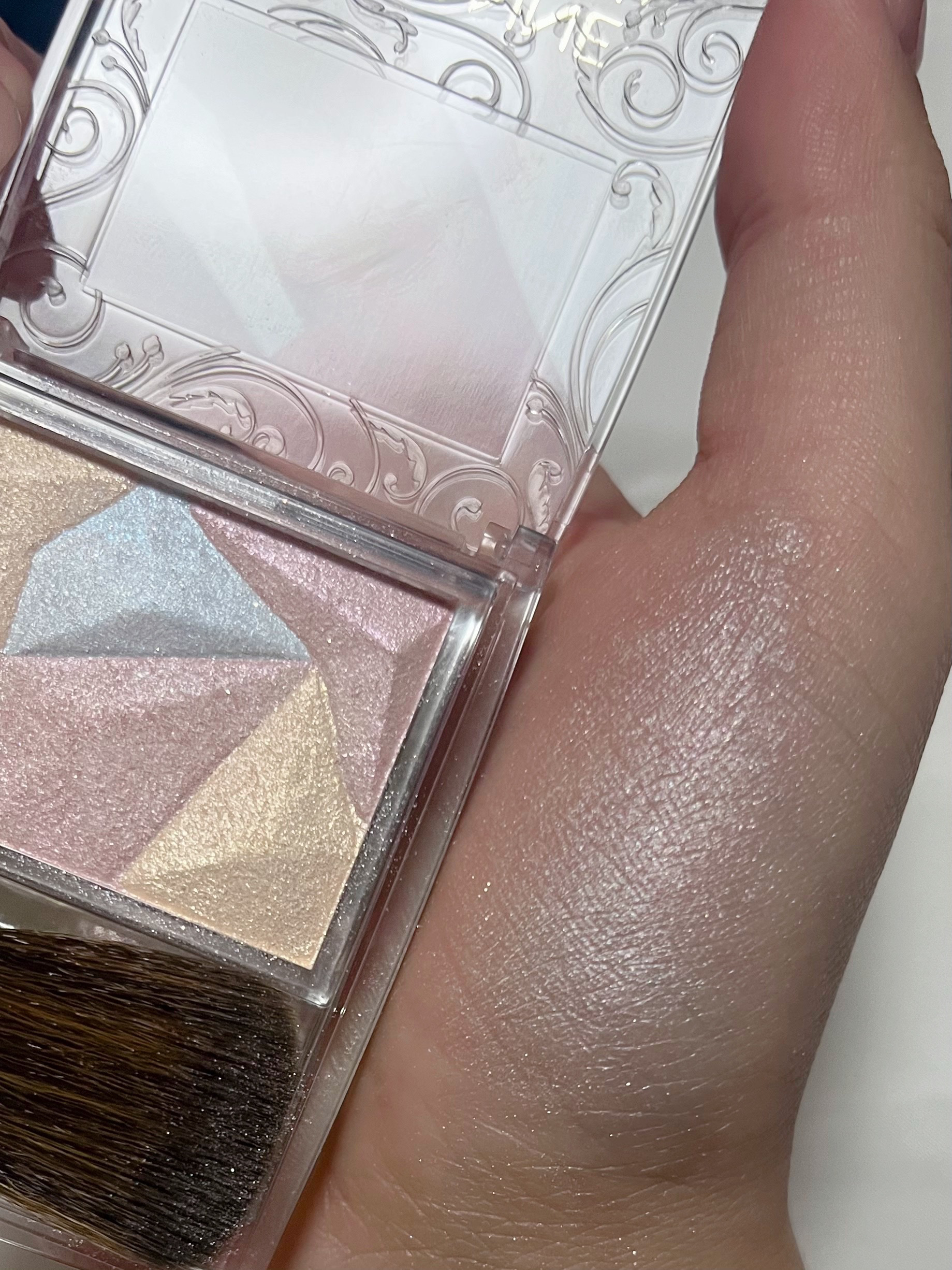 パールグロウハイライト/CEZANNE/ハイライト・シェーディングを使ったクチコミ（3枚目）