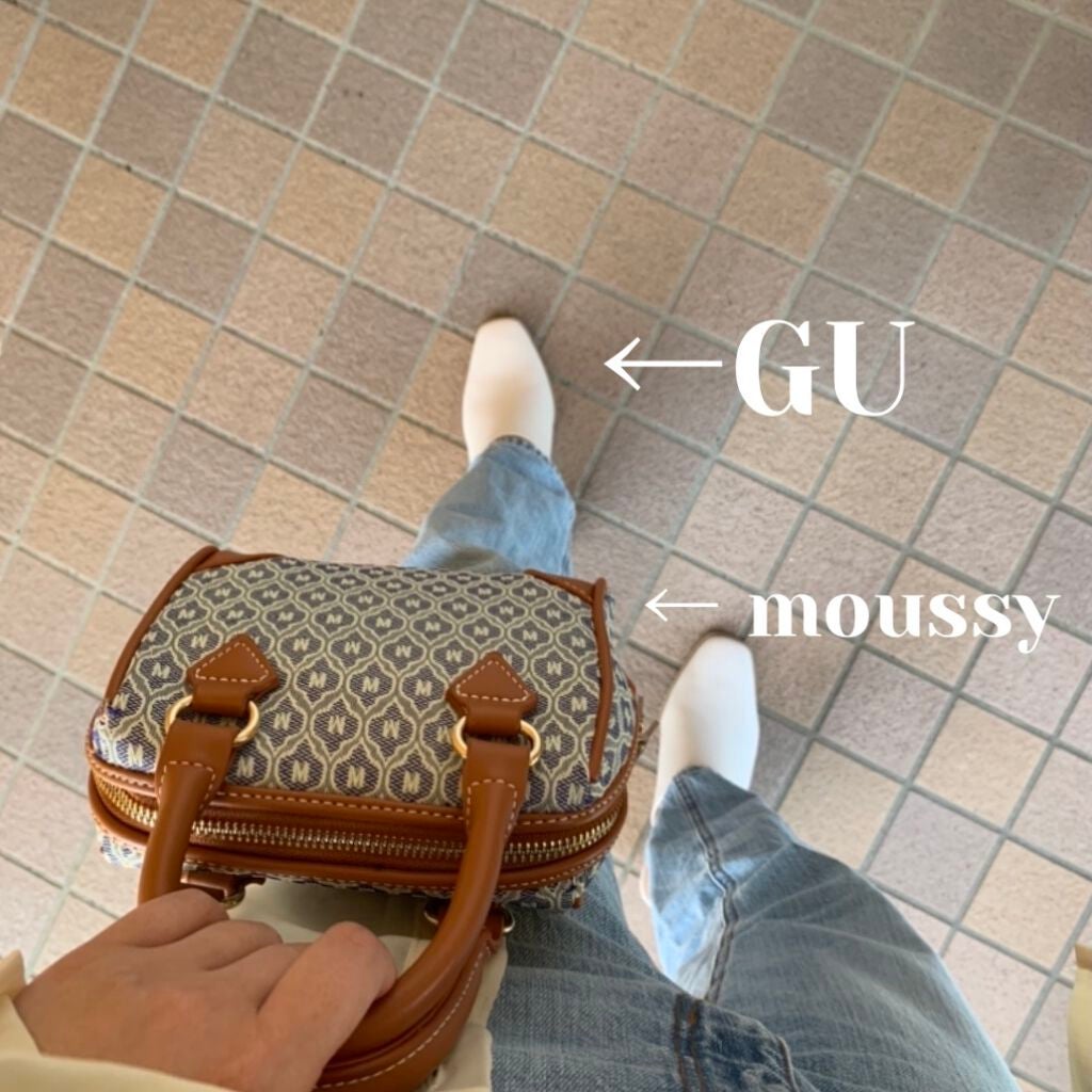 将来起業します on LIPS 「moussyのバッグ小さくてとっても可愛い!GUで今なら990..」(1枚目)