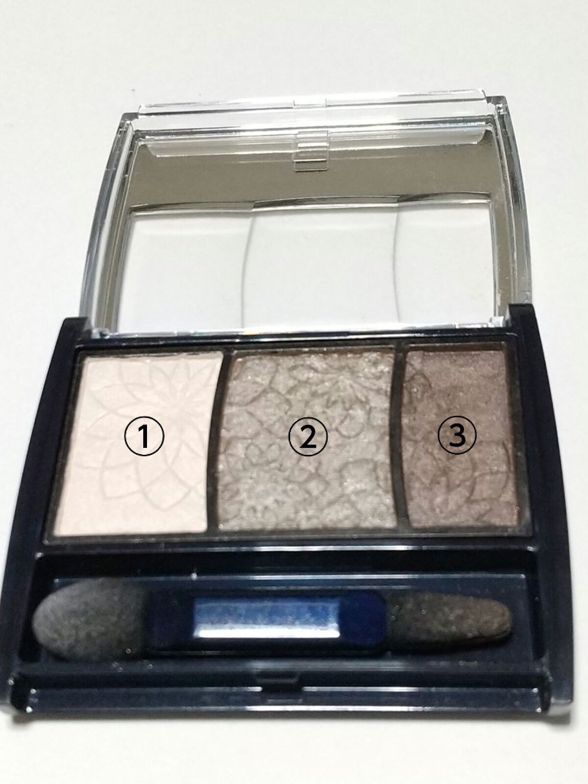 グラデカラーアイシャドウ/media/アイシャドウパレットを使ったクチコミ（2枚目）