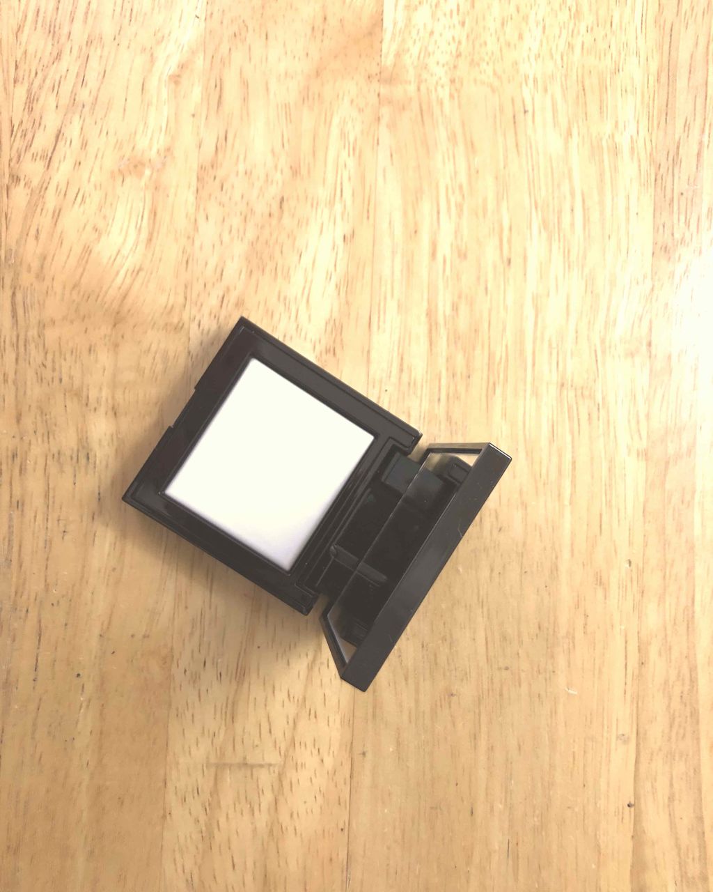 シークレット ブラーリング パウダー フォー アンダー アイズ/ローラ メルシエ/プレストパウダーを使ったクチコミ(2枚目)