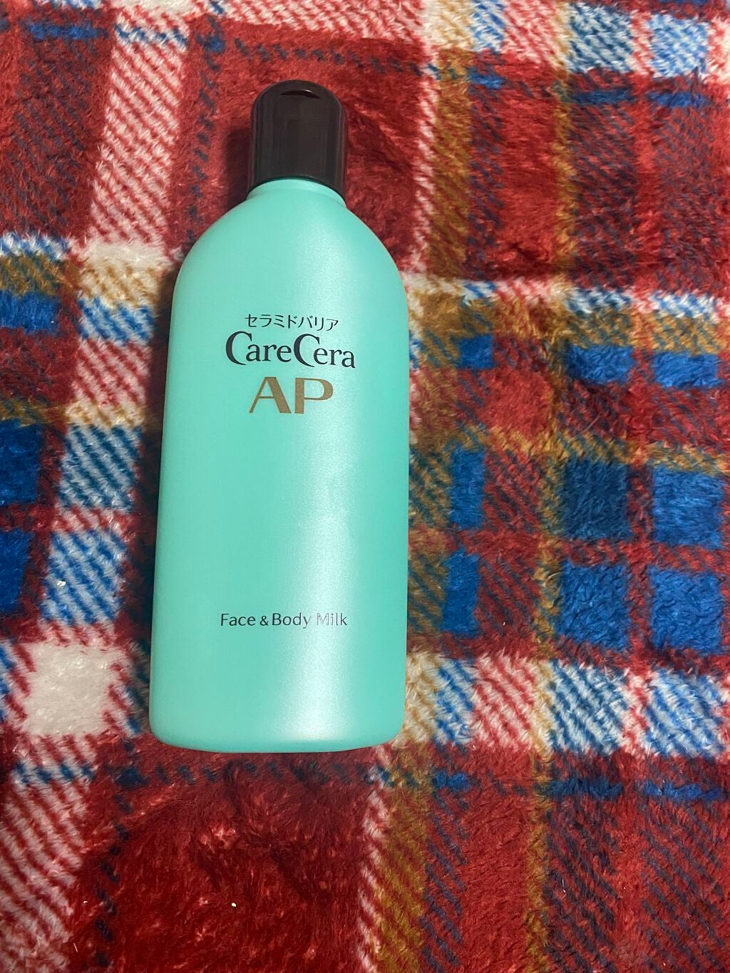 kanan on LIPS 「ロート製薬 ケアセラ フェイス&ボディ乳液乾燥が気になるので、..」(1枚目)