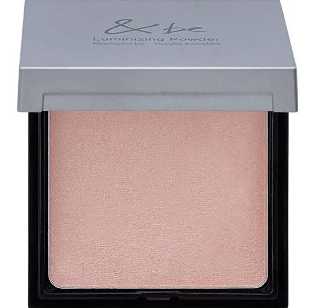 ＆be
ルミナイジングパウダー
¥2,420

最高すぎるツヤ感。

上品なツヤ感が出て透明感UP。

シミやくすみ等のアラを飛ばして肌が綺麗に見えます！

ブラシでつけると自然なツヤ感に。
指でつけると発光したような華やかなツヤ感に。

