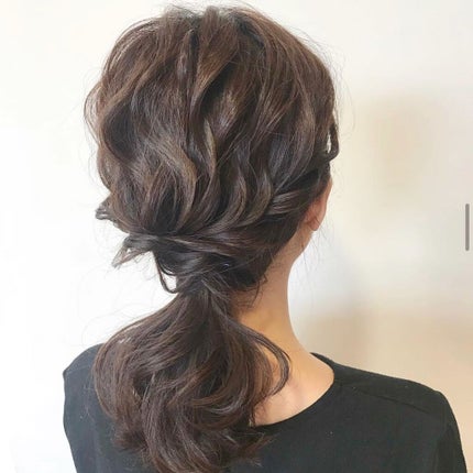 hibiai on LIPS 「.結婚式ヘアアレンジ♡ポニーテールの特集です😊💕ポニーの縛る位..」(10枚目)