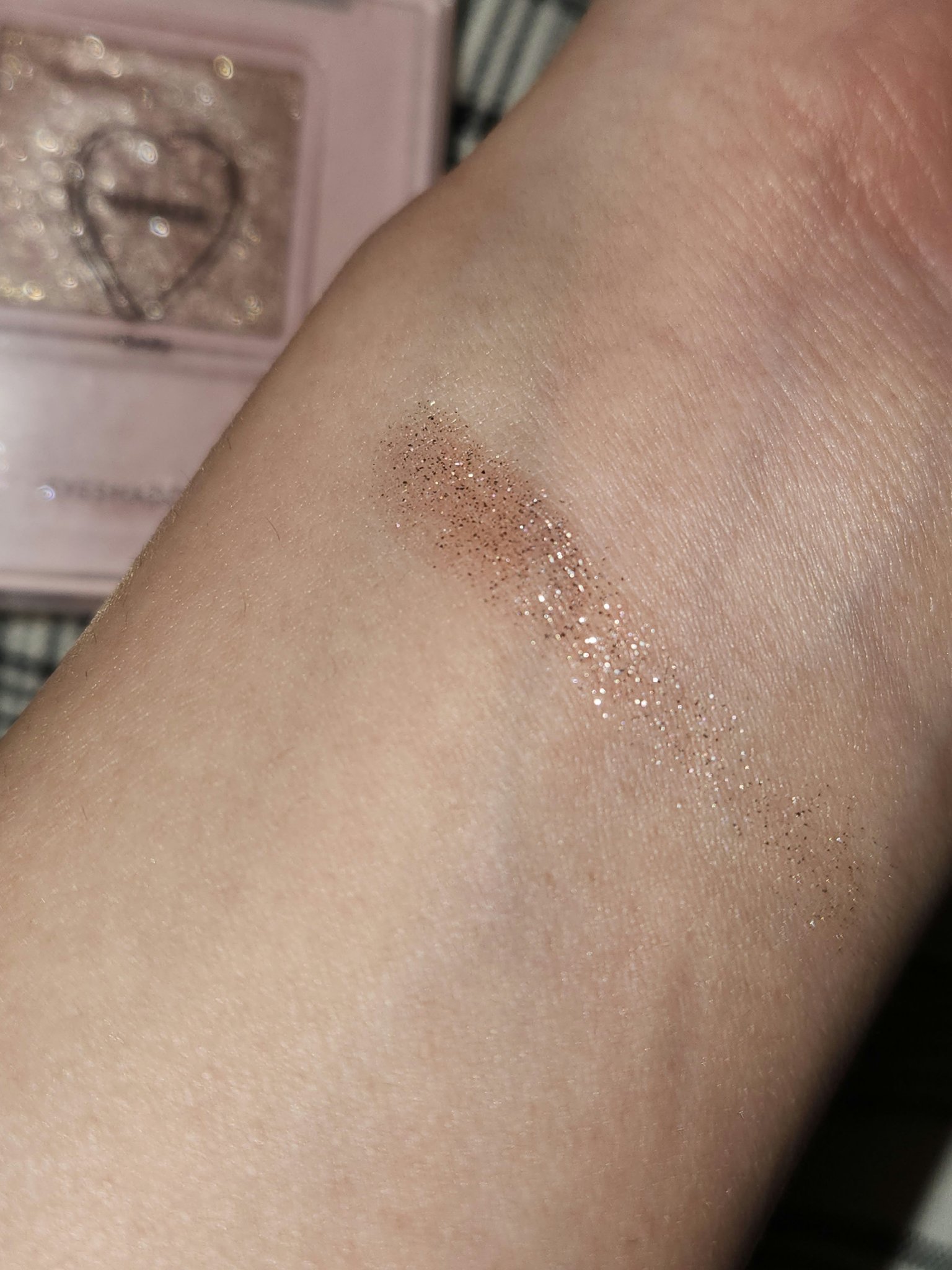 フーミー シングルラメシャドウ メリンダベージュ/WHOMEE/単色アイシャドウを使ったクチコミ（1枚目）