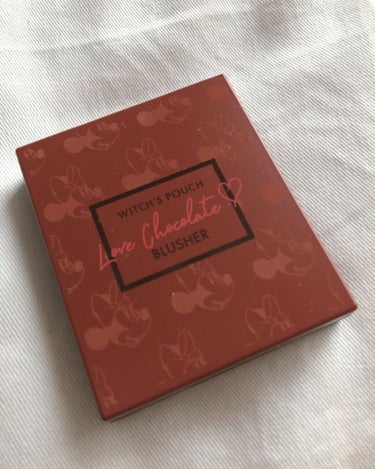 パケ買い❤️2
またまたウィッチーズポーチ❣️

ウィッチーズポーチLCブラッシャー　
チークカラー　(almond chocolate)

これまためちゃくちゃ可愛い😍


ヌーディなピンク色でほんの