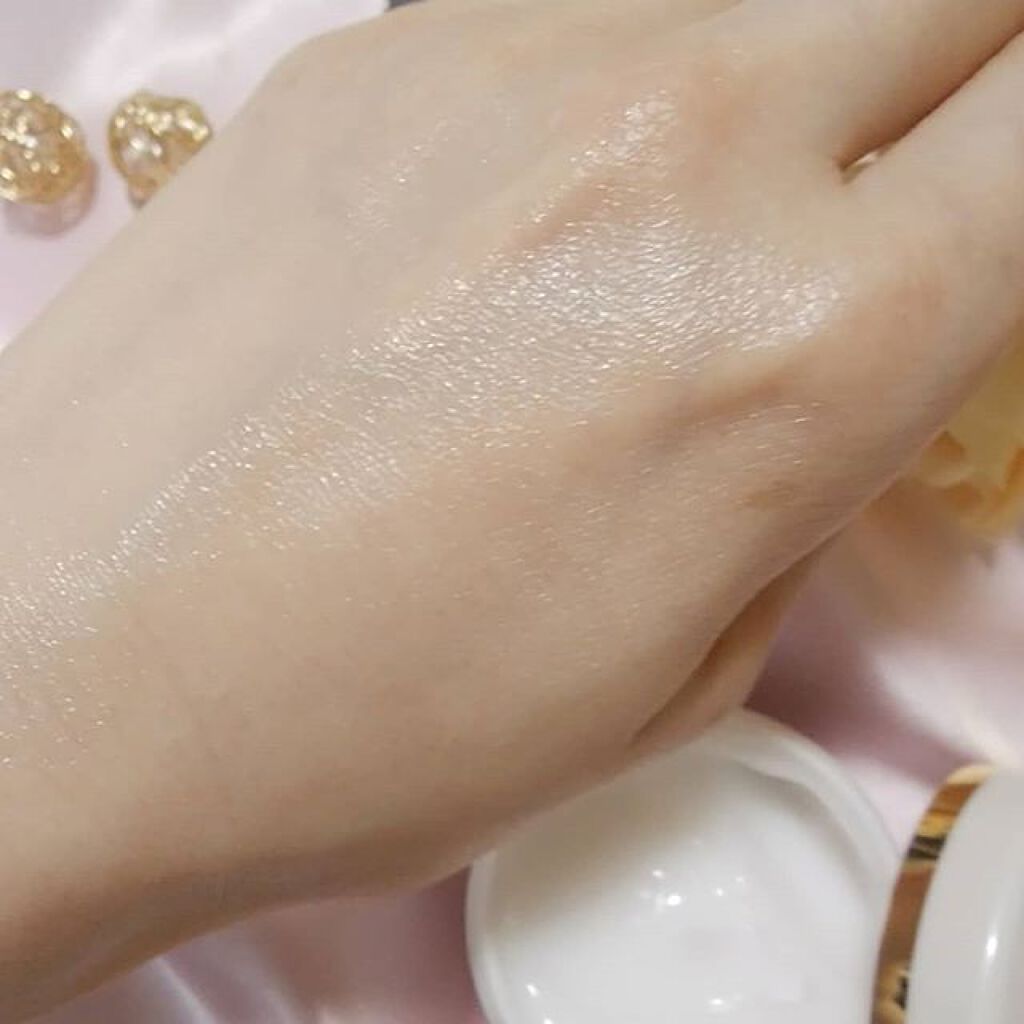 ホワイトラベル ホワイトラベルプラス 薬用プラセンタの美白リフトクリームのクチコミ「乳白色でぷるんとしたクリームです。

ちなみに、同ラインの薬用プラセンタの美白リフト美容水.....」（3枚目）