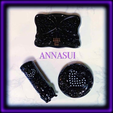 ANNA SUI スイ ブラック パウダー ブラッシュのクチコミ「 🥀 ティーローズの素敵な香りがします

(((o(*ﾟ▽ﾟ*)o)))♡スウォッチあり


.....」（3枚目）