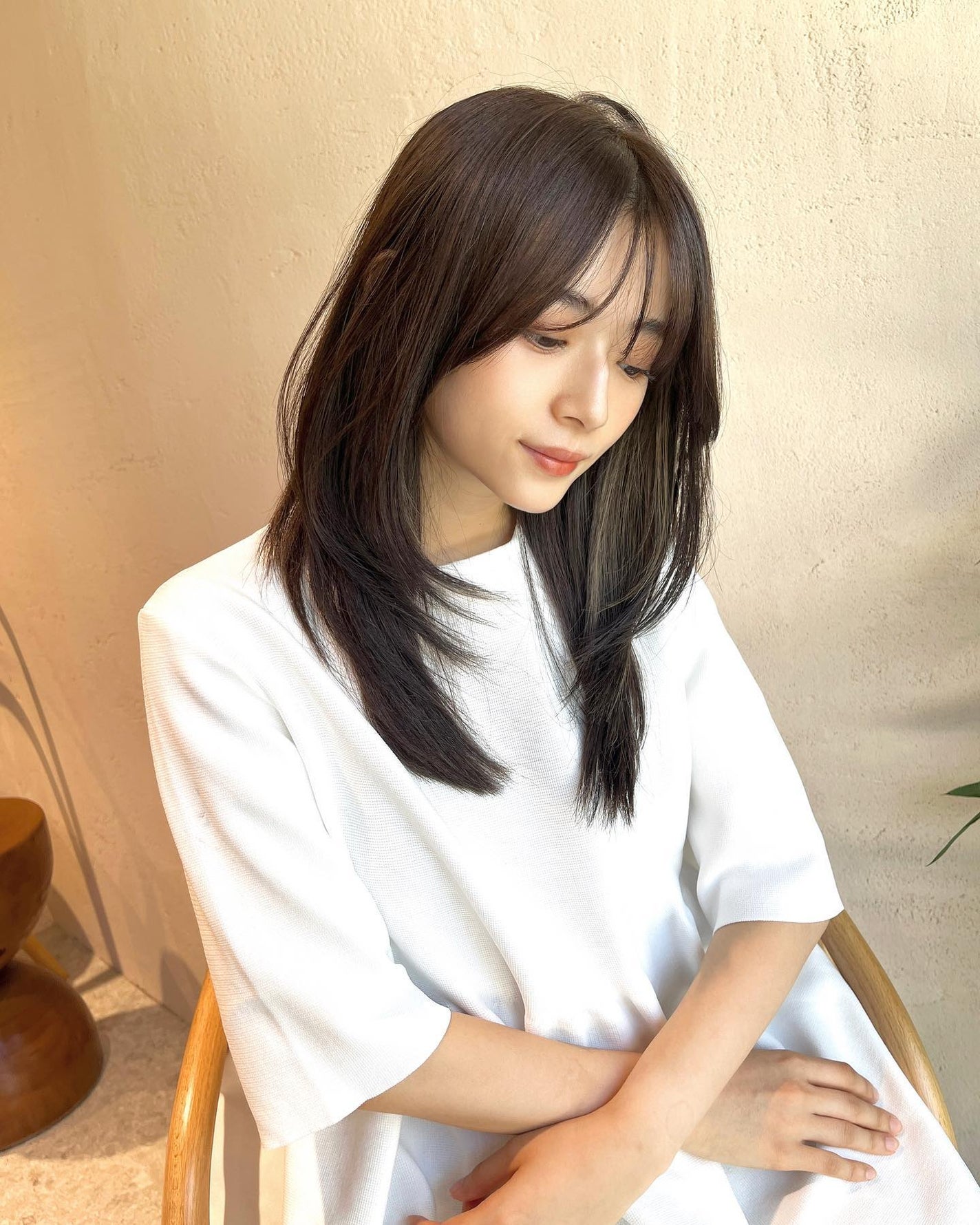 HARUNA on LIPS 「鎖骨辺りにレイヤーを設定💇🏼♀️軽く内巻きにするだけで可愛く..」(4枚目)