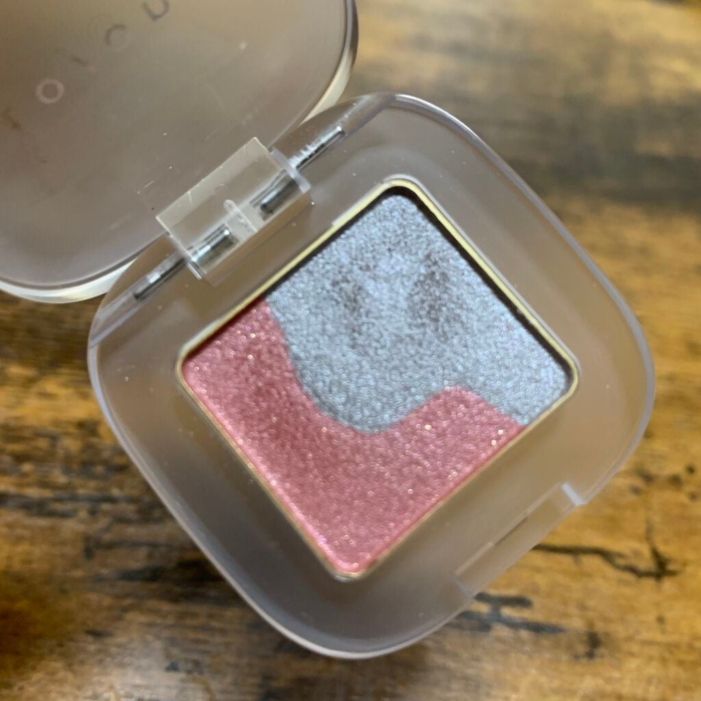 ペタル フロート アイシャドウ/to/one/アイシャドウパレットを使ったクチコミ(2枚目)