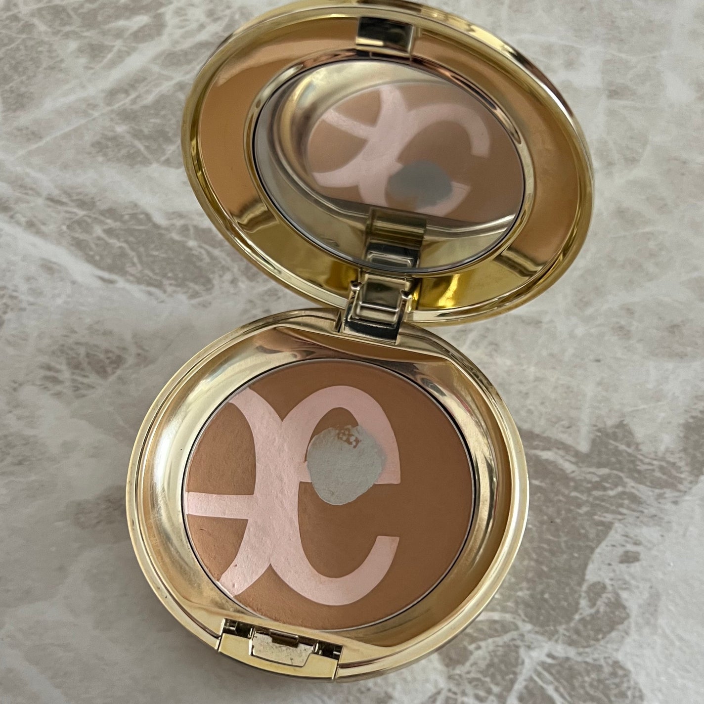 ファイン ヴェルヴェティ ファンデーション/Elégance/パウダーファンデーションを使ったクチコミ(2枚目)