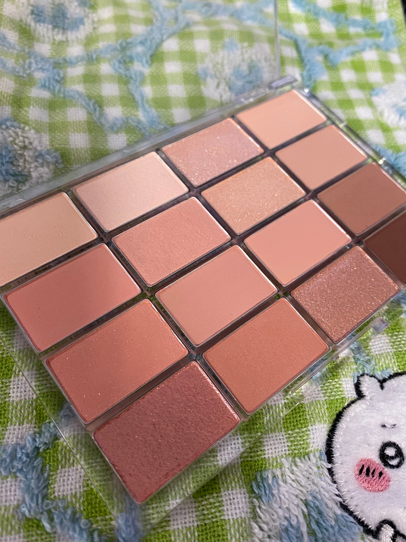 ソフトブラーリングアイパレット/wakemake/アイシャドウパレットを使ったクチコミ(5枚目)