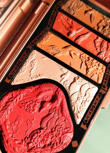 牡丹鏤月浮雕 百鳥朝鳳/花西子/アイシャドウパレットを使ったクチコミ(4枚目)